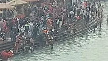 उत्तरकाशी में दर्जनों देव डोलियों के साथ पहुंचे श्रद्धालु, मकर संक्रांति पर लगाई आस्था की डुबकी