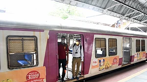 पालघर: मुंबई लोकल ट्रेन की चपेट में आए पश्चिम रेलवे के तीन सिग्नल कर्मचारी, मौत