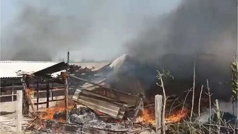 पश्चिम बंगाल के संदेशखाली में ताजा तनाव, भीड़ ने शाहजहां के भाई की संपत्ति में लगाई आग