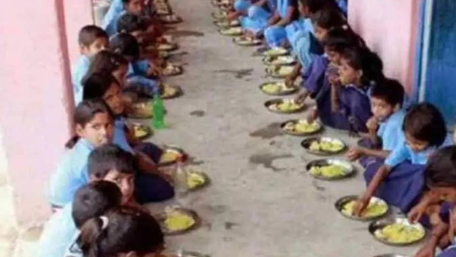 बिहार में मध्याह्न भोजन खाने से 100 से अधिक बच्चे बीमार