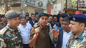 बिहार में बेखौफ अपराधियों का तांडव जारी, आरा कोर्ट के गेट के पास बुजुर्ग को मारी गोली