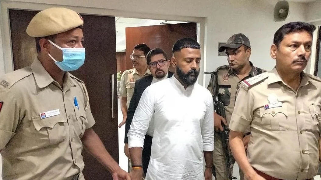 जेल में बंद सुकेश चंद्रशेखर ने केजरीवाल के खिलाफ विधानसभा चुनाव लड़ने का ऐलान किया