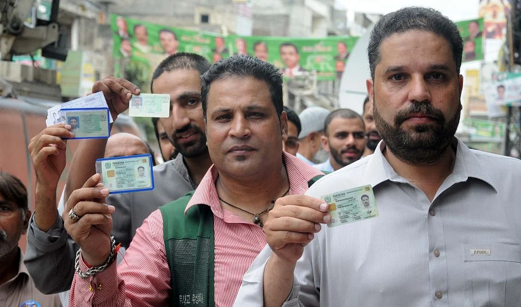 Pakistan Election: संकटों के बीच लोकतंत्र की परीक्षा! जानें इस चुनाव को कैसे देखता है भारत? 