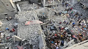 गाजा के रफा में इजरायली हमले से मरने वालों की संख्या 100 के पार