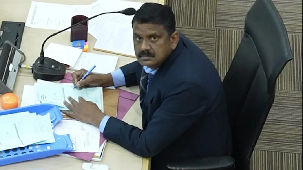 धांधली के लिए रिटर्निंग ऑफिसर पर चलेगा केस! सुप्रीम कोर्ट ने सारे बैलेट पेपर मंगाए, कल सुनवाई