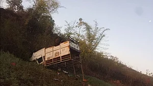 मध्य प्रदेश के डिंडौरी में सड़क हादसे से कोहराम! 14 लोगों की मौत, 20 से ज्यादा घायल