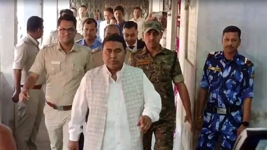 टीएमसी ने शेख शाहजहां को 6 साल के लिए पार्टी से निलंबित किया