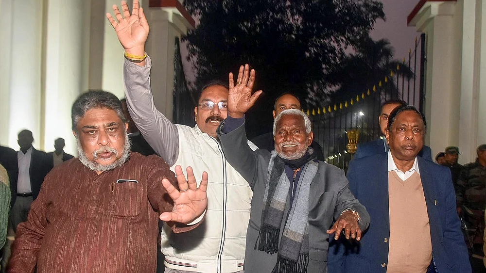 झारखंड राज्यपाल ने चंपई सोरेन को नहीं दिया शपथ ग्रहण का समय, सरकार गठन पर सस्पेंस गहराया