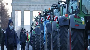 भारत ऐसा अकेला देश नहीं, जहां सड़कों पर उतरे किसान, यूरोप के 11 देशों में अन्नदाताओं का विरोध प्रदर्शन जारी