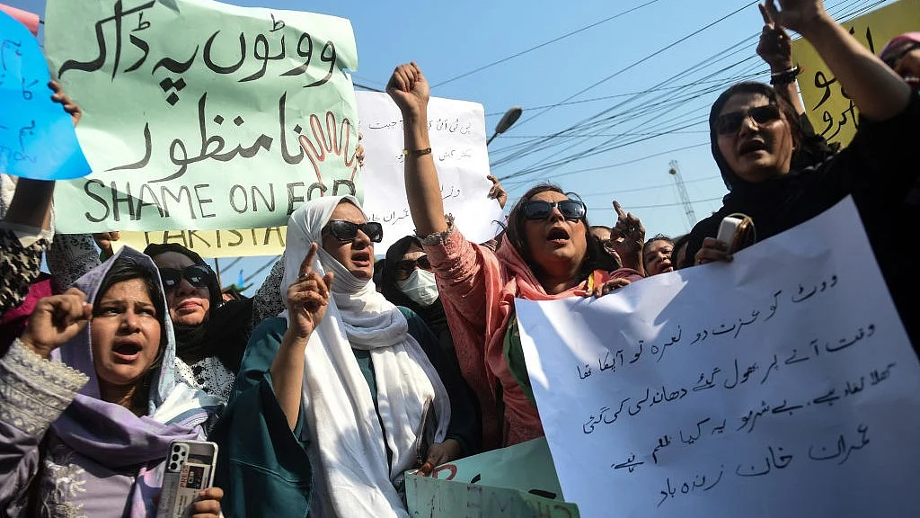 पाकिस्तान चुनाव: 'तानाशाही व्यवस्था' के खिलाफ जनता की खुली बगावत और उपमहाद्वीप की राजनीति के लिए संदेश