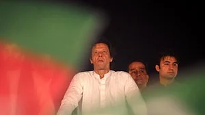 दुनिया: पाक चुनाव में 'धांधली' के खिलाफ अदालत जाएगी PTI और रूस ने पहली बार यूक्रेन पर दागे उन्नत हाइपरसोनिक मिसाइल