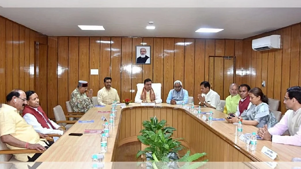 धामी कैबिनेट ने समान नागरिक संहिता पर रिपोर्ट को दी मंजूरी, अब विधानसभा में होगा पेश