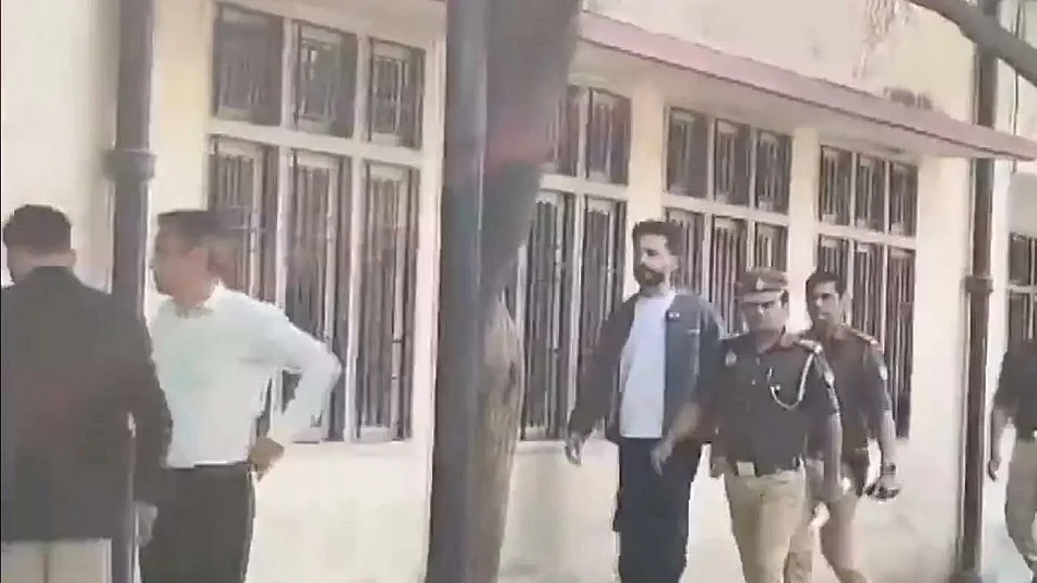 फोटोः वीडियोग्रैब