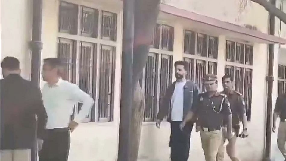 फोटोः वीडियोग्रैब