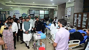 मध्य प्रदेश के रायसेन में दर्दनाक सड़क हादसा, ट्रक ने बारातियों को रौंदा, 5 लोगों की मौत, 11 घायल