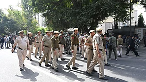 केजरीवाल की गिरफ्तारी: आप कार्यकर्ताओं के प्रदर्शन को लेकर BJP मुख्यालय के बाहर कड़ी सुरक्षा, ITO मेट्रो स्टेशन बंद