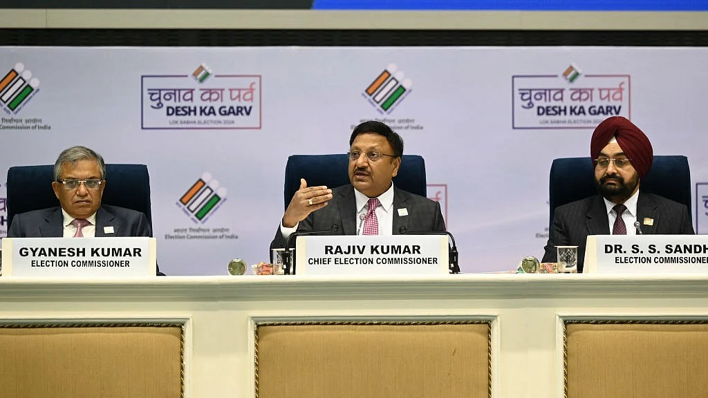 जब चुनाव आयोग ने सवाल को बताया 'आरोप', फिर कहा- कोई भी हो, चुनाव संहिता का उल्लंघन करने वाले पर होगी कार्रवाई