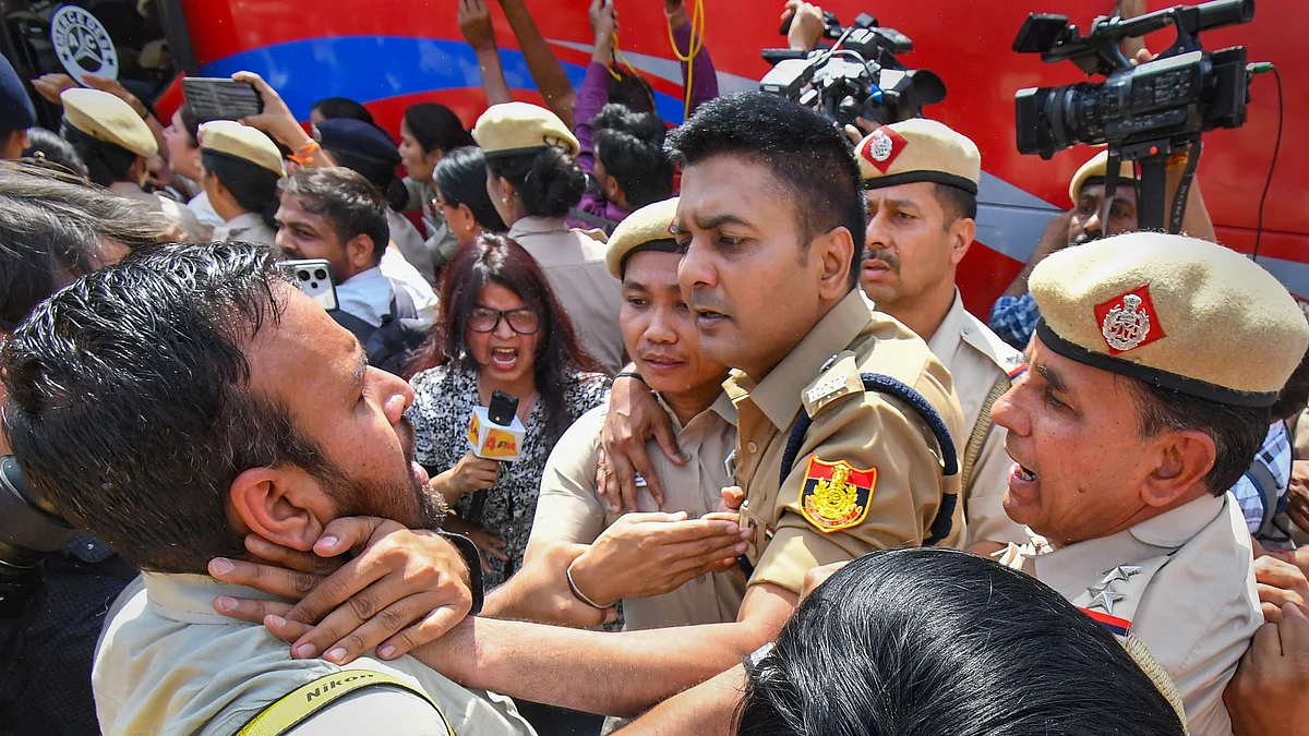 मीडिया संगठनों ने फोटो पत्रकारों के खिलाफ पुलिस कार्रवाई की निंदा की