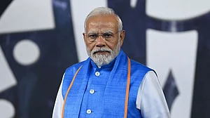 आकार पटेल का लेख : क्या हैं वे संकेत जो बताते हैं कि भारत में तानाशाही और सत्तावादी शासन जम चुका है