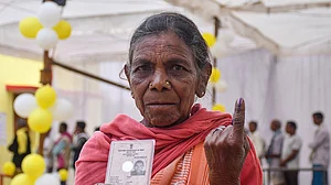 मध्य प्रदेश में 85 वर्ष से ज्यादा उम्र के लगभग 3 लाख मतदाता, घर से वोट डालने की मिलेगी सुविधा