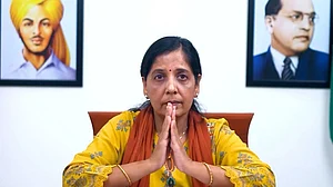 अरविंद केजरीवाल की पत्नी सुनीता का आरोप- आप नेता तबीयत ठीक नहीं, उन्हें बहुत परेशान किया जा रहा है