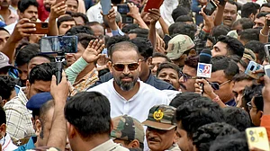 चुनाव आयोग से यूसुफ़ पठान को झटका, प्रचार में 2011 विश्व कप की तस्वीरों के इस्तेमाल पर लगी रोक