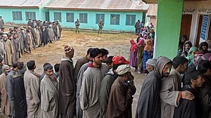 जम्मू, उधमपुर में कश्मीरी प्रवासियों को वोटिंग के लिए अब 'फॉर्म एम' नहीं भरना होगा, चुनाव आयोग ने दिया आदेश