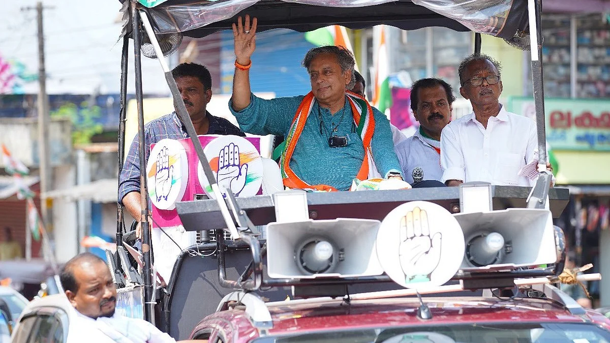 तिरुवनंतपुरम् में प्रचार करते कांग्रेस नेता शशि थरूर (फोटो सौजन्य : @ShashiTharoor/X)