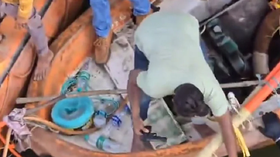 पुलिस ने सलमान के घर फायरिंग में इस्तेमाल  दो पिस्तौल और गोलियां सूरत में तापी नदी से बरामद की 