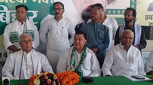 झारखंड में BJP को झटका, पांच साल बाद फिर RJD में लौटे गिरिनाथ सिंह, चतरा से मिल सकता है टिकट