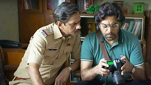 सिनेजीवन: 'मर्डर इन माहिम' का ट्रेलर रिलीज और फिटेड बैकलेस ड्रेस में अनन्या ने ढाया कहर