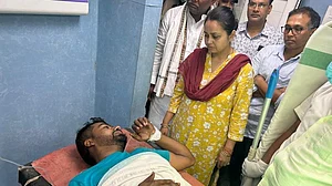 सारण प्रत्याशी रोहिणी आचार्य पहुंची पीएमसीएच, घायलों से की मुलाकात, चुनाव बाद गोलीबारी में एक की मौत