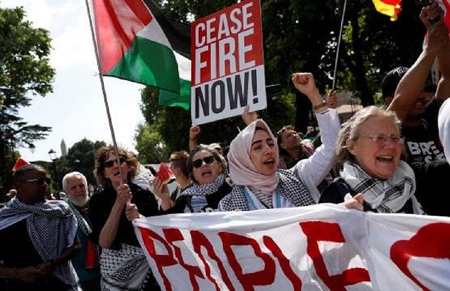 दुनियाः तुर्की ने इजरायल के साथ सभी व्यापार गतिविधि पर प्रतिबंध लगाया, पाकिस्तान में बस हादसे में 20 लोगों की मौत