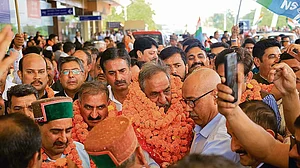 कांग्रेस उम्मीदवार आनंद शर्मा ने कांगड़ा में चुनाव प्रचार अभियान की शुरुआत की, बोले- बीजेपी ने युवाओं को ‘‘धोखा’’ दिया