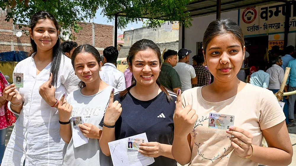 तीसरे चरण में 93 सीट पर 60 प्रतिशत से ज्यादा वोटिंग, असम में बंपर तो महाराष्ट्र में सबसे कम मतदान