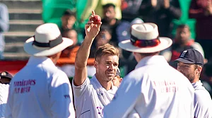 इंग्लैंड को झटका, 700 टेस्ट विकेट लेने वाले महान गेंदबाज जल्द करेंगे संन्यास का ऐलान