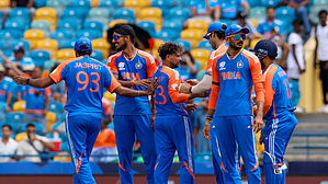 Asia Cup: हाथ मिलाएंगे या जारी रहेगा 'नो-हैंडशेक वॉर'? भारत के खिलाफ मुकाबले से पहले PAK कप्तान ने टीम से की ये अपील