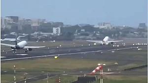 मुंबई एयरपोर्ट पर बड़ी लापरवाही, एक ही रनवे पर दो विमान पहुंचे, बड़ा हादसा टला, DGCA ने शुरू की जांच