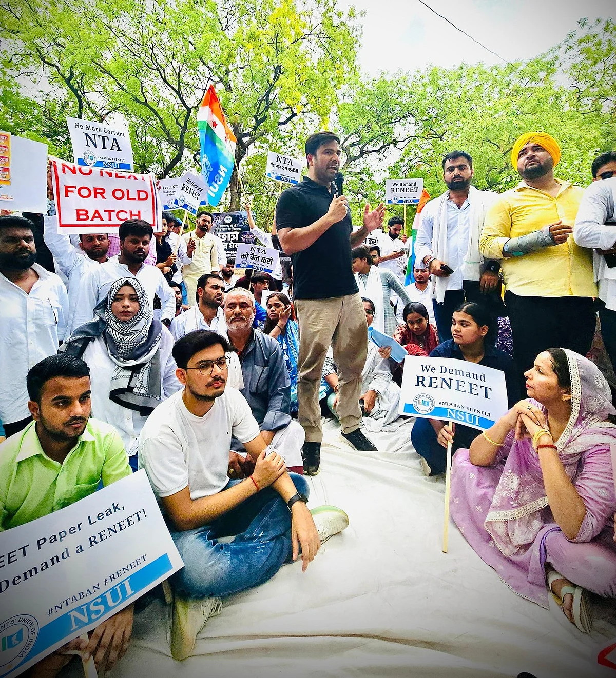 फोटो: @nsui