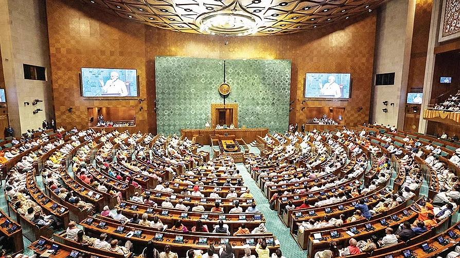 18वीं लोकसभा की शुरुआत से ही सत्ता और विपक्ष के बीच नोंकझोंक की शुरुआत हो चुकी है