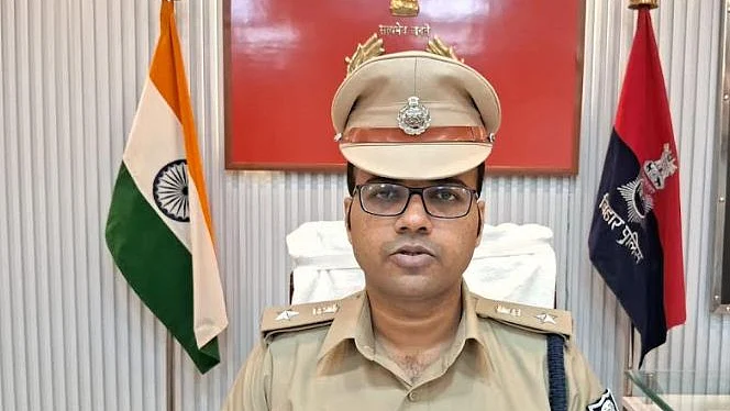  गोपालगंज के पुलिस अधीक्षक स्वर्ण प्रभात