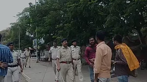 पटना में सीएम आवास का घेराव करने पहुंचे गेस्ट शिक्षकों पर लाठीचार्ज, नौकरी से निकाले जाने का कर रहे थे विरोध