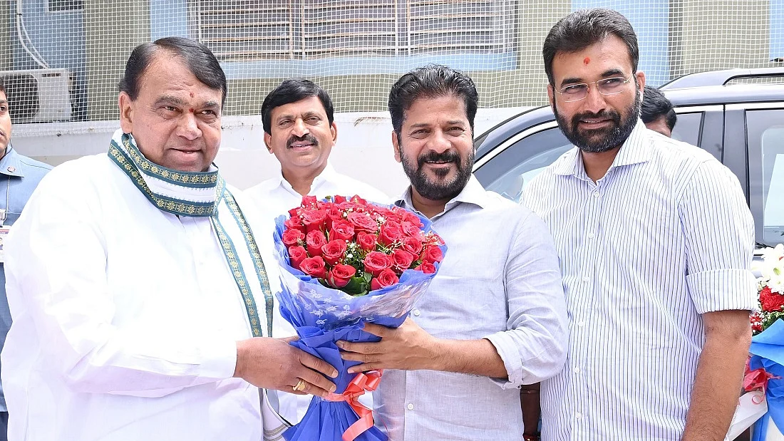 तेलंगाना में BRS को बड़ा झटका, विधानसभा के पूर्व स्पीकर श्रीनिवास रेड्डी कांग्रेस में हुए शामिल