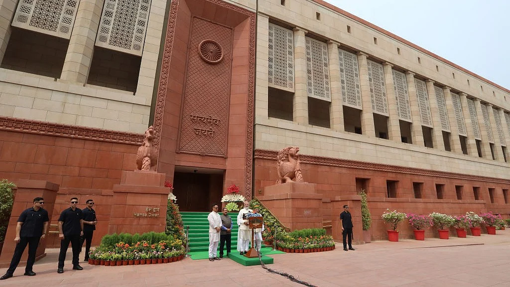 क्यों बिना किसी एक दल को स्पष्ट बहुमत वाली संसद उम्मीद जगाती है सामाजिक व्यवस्था की!