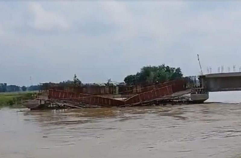 बिहार के मधुबनी में निर्माणाधीन पुल का गर्डर गिरा, तेजस्वी यादव ने नीतीश सरकार पर कसा तंज
