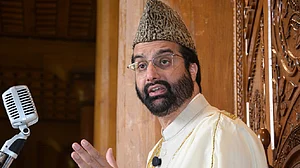 कश्मीरी पंडित मातृभूमि पर लौटें, यह रिश्तों को फिर से जोड़ने का वक्त: मीरवाइज उमर फारूक