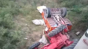 मध्य प्रदेश के दतिया में दर्दनाक सड़क हादसा, ट्रैक्टर-ट्रॉली से 4 श्रद्धालुओं की गई जान, कई घायल