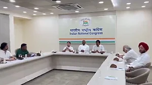 खड़गे और राहुल गांधी ने कांग्रेस के लोकसभा उम्मीदवारों के साथ बैठक की, मतगणना के दिन सतर्क रहने को कहा