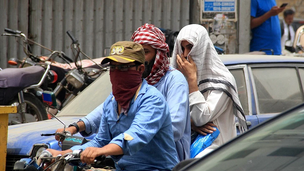 पाकिस्तान के कराची में भीषण गर्मी से 36 की मौत