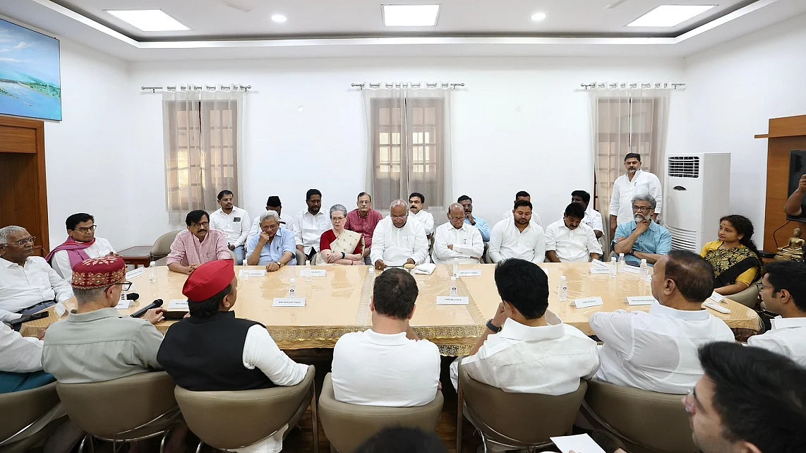 संविधान की प्रस्तावना में आस्था रखने वाले दलों का इंडिया गठबंधन में स्वागत... खड़गे ने बैठक से दिया बड़ा संदेश